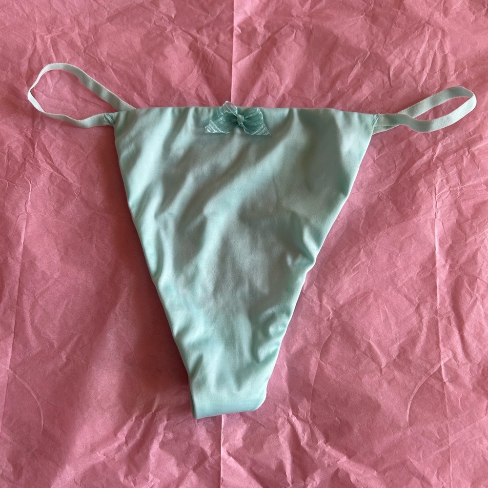 Victoria's Secret Angels V-String Mint Size M NWT